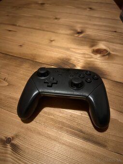 Nintendo Switch Pro Controller - 2