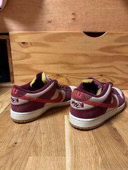 Nike SB Dunk Low Skate Like a Girl - 2