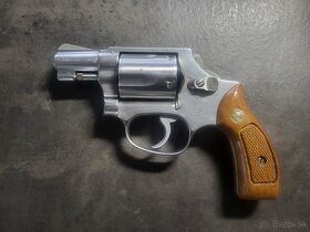 Revolver Smith and Wesson, Model 60 - 2