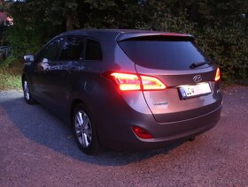 Hyundai i30 CW, model r. 2015, šedá met., ťažné - TOP PONUKA - 2