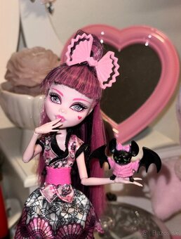 Monster High Draculaura Exchange Student - 2