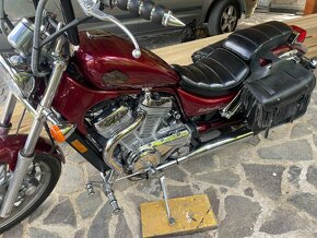 Suzuki Intruder VS 700 - 2