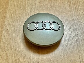 Audi - Stredové krytky diskov 68mm, 8D0601170 - 2