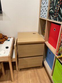 Nočný stolík Malm z Ikea - 2