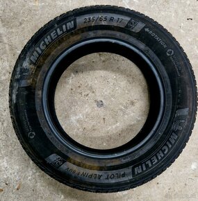 235/65r17 Michelin Pilot Alpin 5 SUV - 2