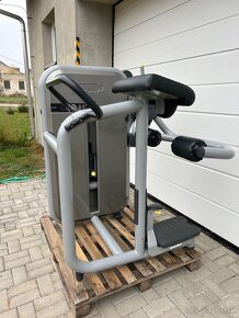 Technogym Element+ Glute (stroj na zadok) - 2