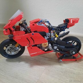 Lego Technic 42107 motorka Ducati Corse - 2