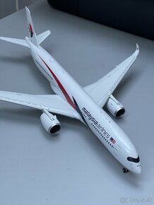 Model Airbus A350-900 Malaysia Airlines 1:200 - 2