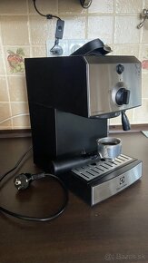 Kávovar Electrolux EEA111 - Pákové espresso - 2