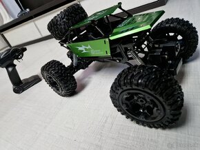 RC auto 4x4 1:8 - 2