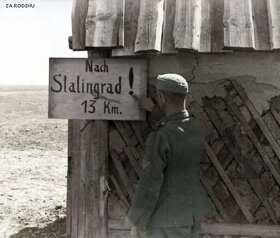 plechová cedule: Nach Stalingrad 13km - 2