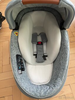 Maxi-Cosi Jade auto-vaničkaMaxi-Cosi FamilyFix3, základňa - 2