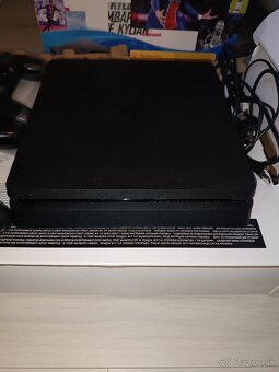 PS4 , 2 ovládače+ hry - 2