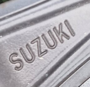 alu  kolesá   SUZUKI     ●zĺava● - 2