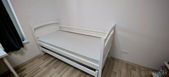 Predám bielu posteľ z masívu a 2 matrace ( š 90 cm ) - 2