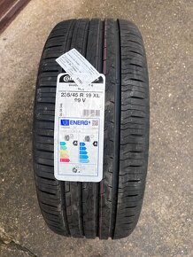 Letné pneumatiky 235/45 R19 - 2