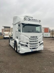 Iveco S-WAY 420 + KRONE skriňový náves - 2