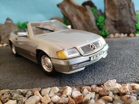 prodám model 1:18 mercedes benz Sl500 1989 - 2