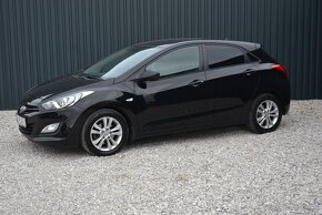 Hyundai i30 1.6 Benzín SR pôvod Top Stav - 2