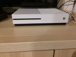 Predám plne funkčný Xbox one s 1tb - 2