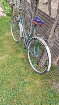 Starý retro bicykel na opravu alebo dekoraciu - 2