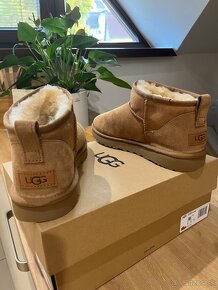 UGG - 2