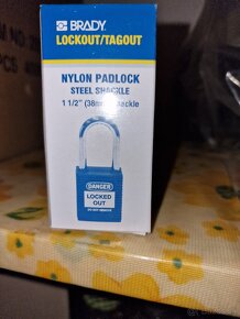 Visiaci zámok - BRADY Nylon Padlock (38mm) - červený - 2