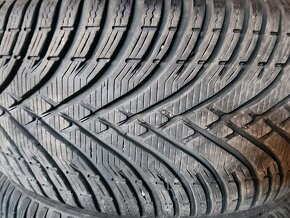 Predám zimné pneumatiky 235/55r17 - 2