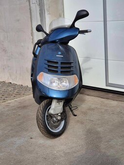 skúter Piaggio Hexagon LX - 2