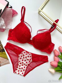 Victoria’s Secret čipkovana podprsenka push-up 75A - 2