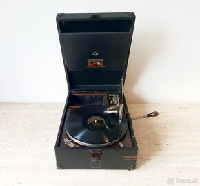 His Master’s Voice - starožitný gramofon na kliku ze 20. let - 2