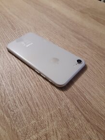 iPhone 8 / 64GB biely TOP stav - 2