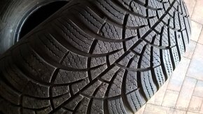 3 ks ZIMNÉ 195/60 R15 88T GOODYEAR cca 6-7 mm  LEN 25,-€/kus - 2