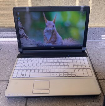 Fujitsu Lifebook / i5 2.67GHz / 8GB RAM / 240GB SSD / 15.6" - 2