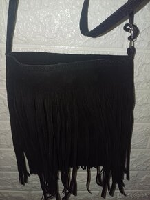 Čierna crossbody taška so strapcami-NOVÁ - 2