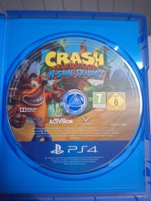 Predám Crash bandicoot n sane trilogy na PS - 2