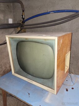 Retro televízor - 2