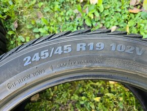 Kumho 245/45 R19 - 2