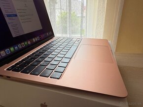 MacBook Air 13 8/256 ako nový M1 - 2