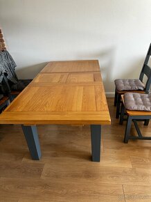 Masívny Jedálenský stôl rozkladací 140-180x90 + 4 stoličky - 2