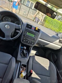 Golf 5 1.6 benzín 85kw manuál - 2