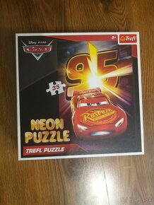 Neonove puzzle z filmu Autá mcqueen - 2