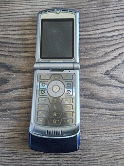 Motorola RAZR V3 - 2