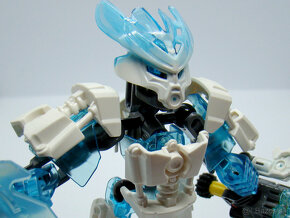 Lego Bionicle 70782 Protector of Ice - 2