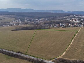 Pozemok v obci Lorinčík, len 10 minút od Košíc. - 2