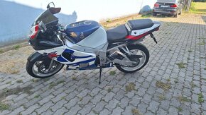 Suzuki GSXR 750 K2 - 2