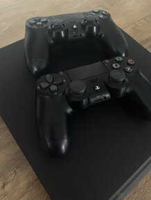 Playstation 4 + ovládače - 2