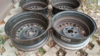 7H0601027D disky VW 5x120 ET51 r16 - 2