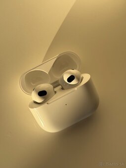 Apple AirPods 3. generácie s MagSafe nabíjacim púzdrom - 2