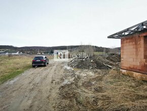 Stavebným pozemkom 670 m2 / rozostavaný RD, už zakreslený na - 2